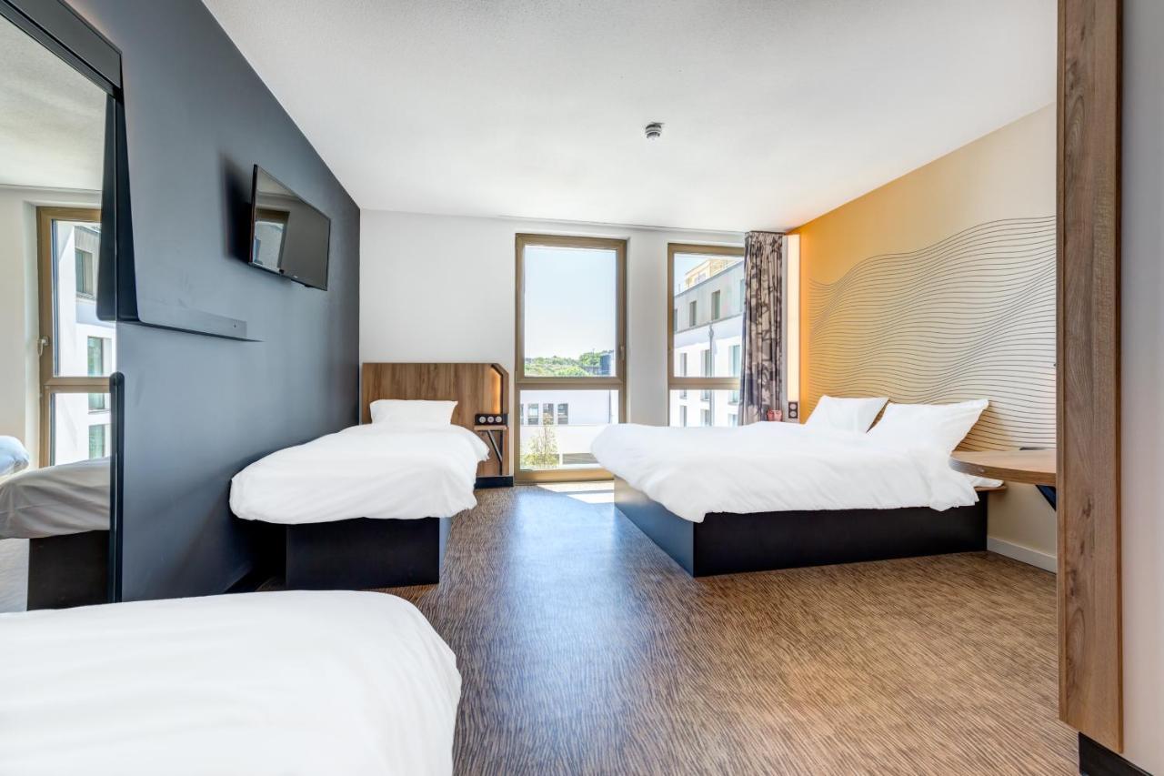 B&B Hotel Сент Екстериор снимка