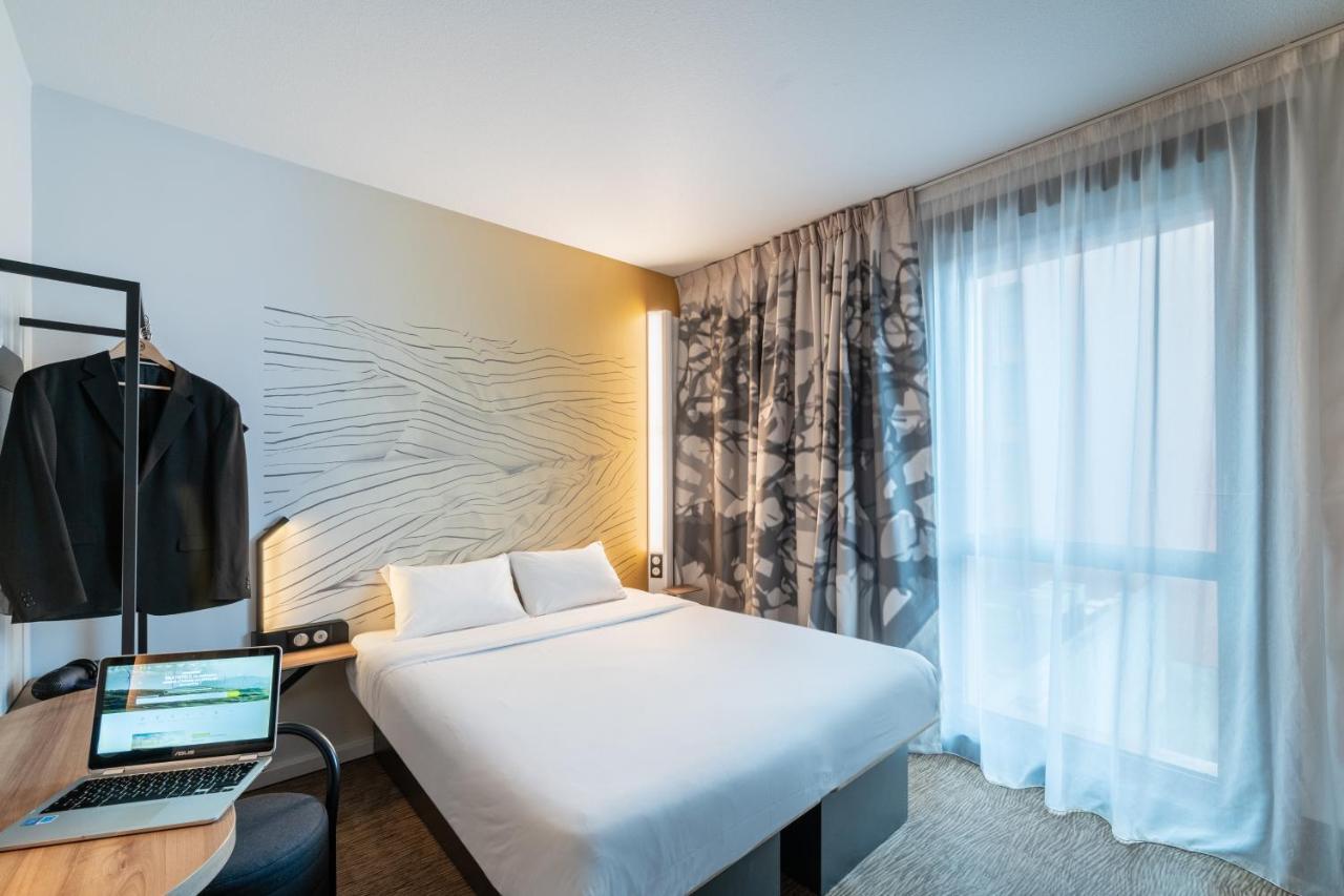 B&B Hotel Сент Екстериор снимка