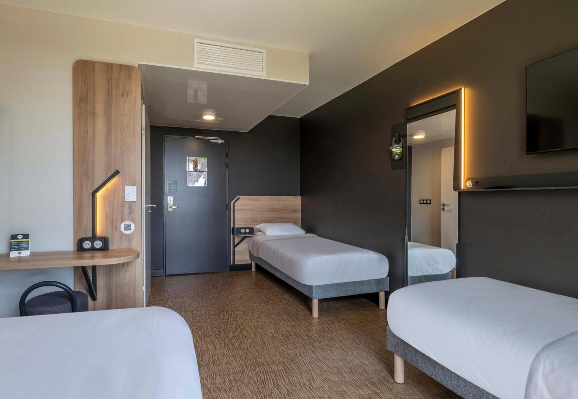 B&B Hotel Сент Екстериор снимка